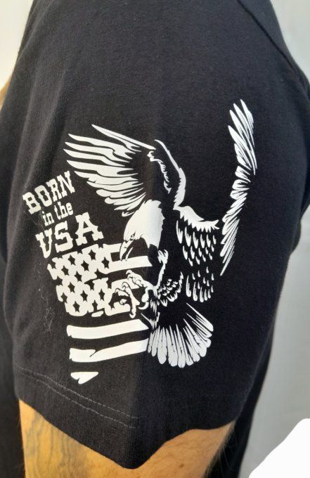 Tee-Shirt              --" U.S.A. Love it or leave it"--