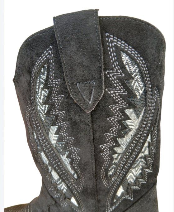 Botte façon daim noir à motifs
