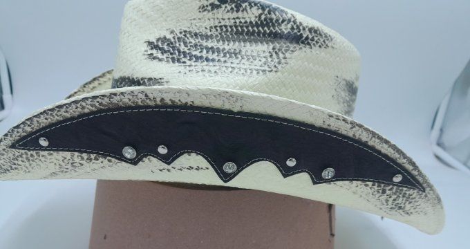 Chapeau beige & noir fleur strass