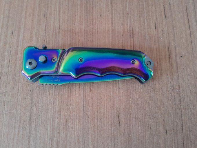 Couteau à doigt arc-en-ciel