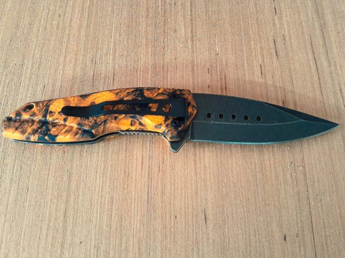 Couteau zombie orange