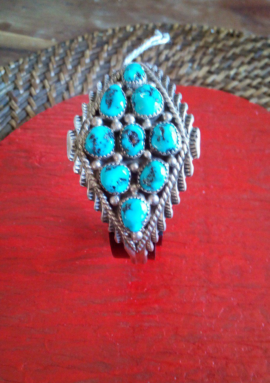 Bracelet triangle et de pierres