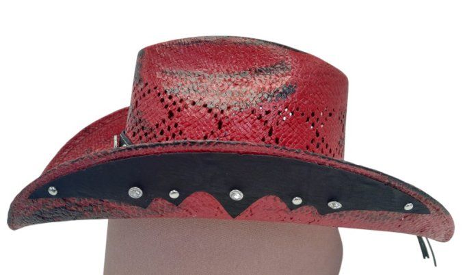 Chapeau rouge/noir avec rond à strass (2)