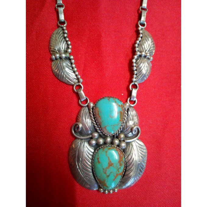 Collier 8 feuilles + 2 grosses pierres turquoise