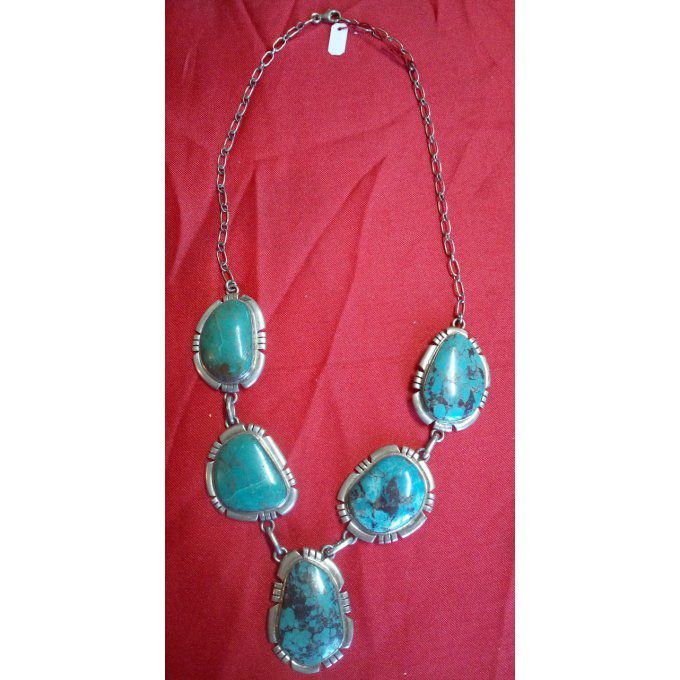 Collier avec ces 5 grosses pierres turquoise