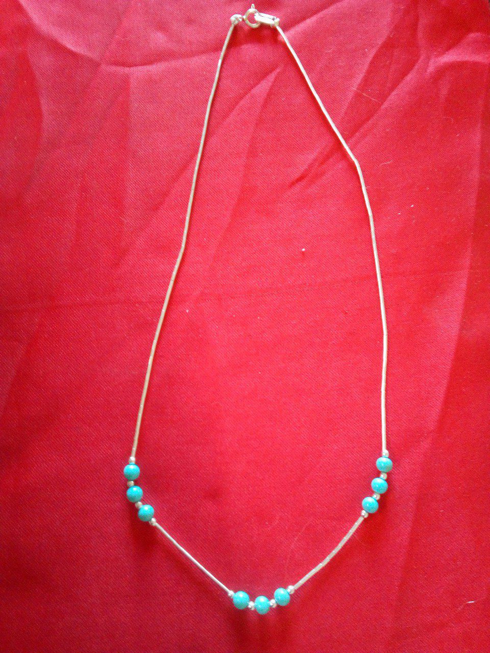 Collier de 9 perles rondes en turquoise