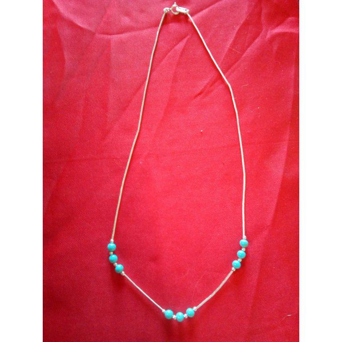 Collier de 9 perles rondes en turquoise