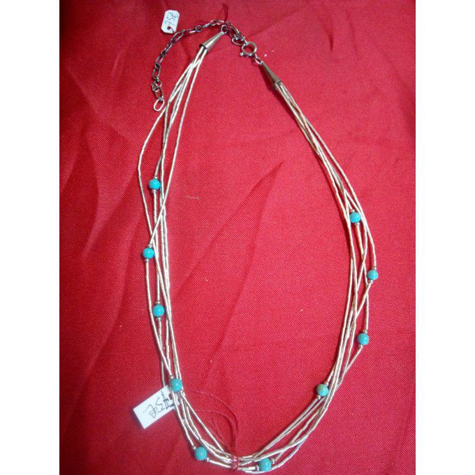 Collier avec ces perles rondes bleu