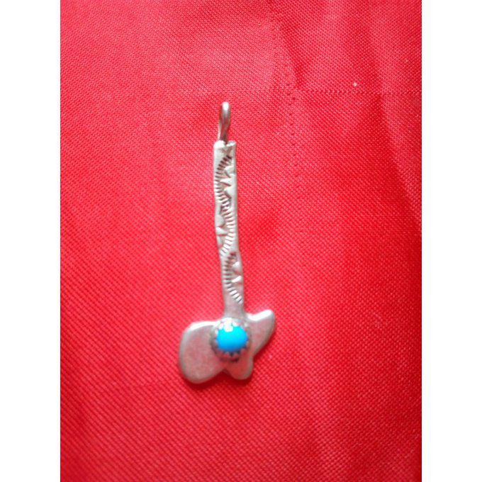 Pendentif Hache pierre bleu