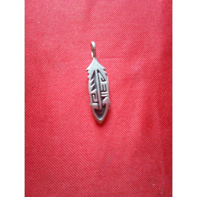 Pendentif plume avec motifs