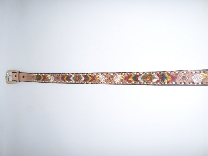 Ceinture beige avec têtes d'aigles et motifs indien