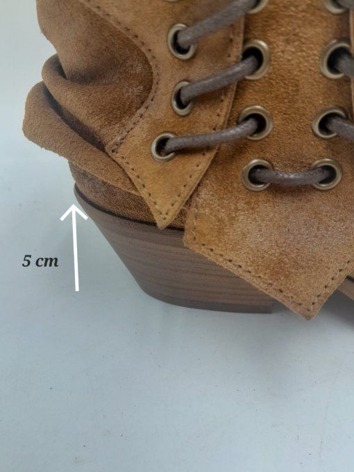 Botte à revers marron à lacets