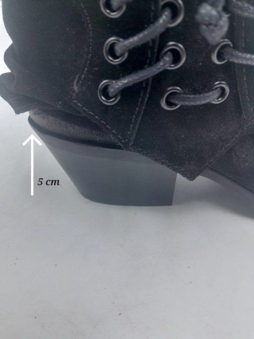 Botte à revers noir à lacets