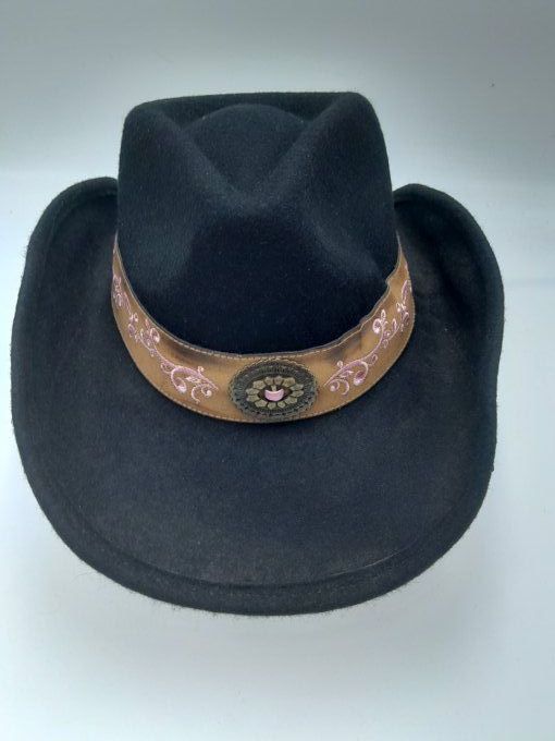 Chapeau noir broderies fleurs rose